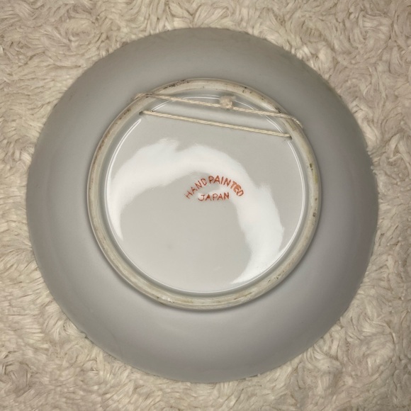 Vintage Hand Painted Plate Made in Japan Ready to be Hung or Displayed - Picture 4 of 7